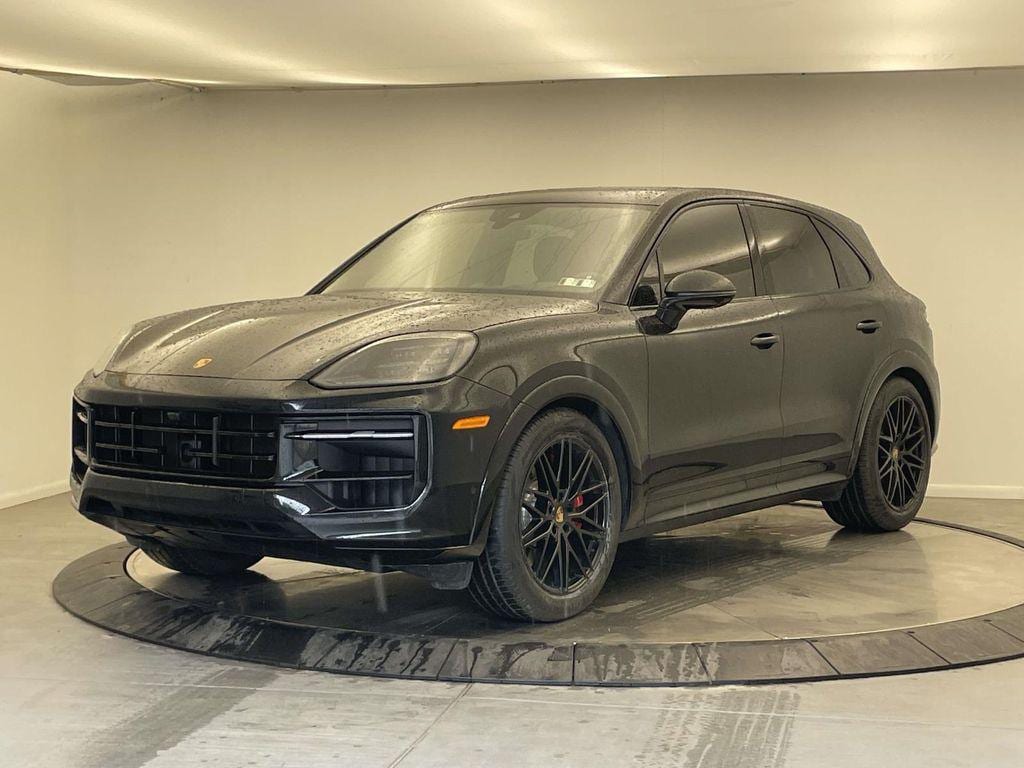2025 Porsche Cayenne GTS's photo