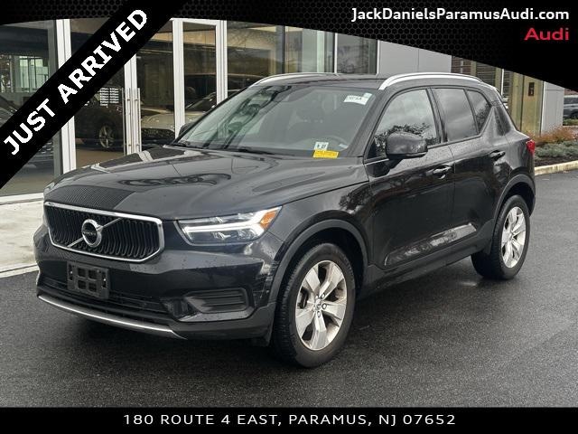 2022 Volvo XC40 Momentum