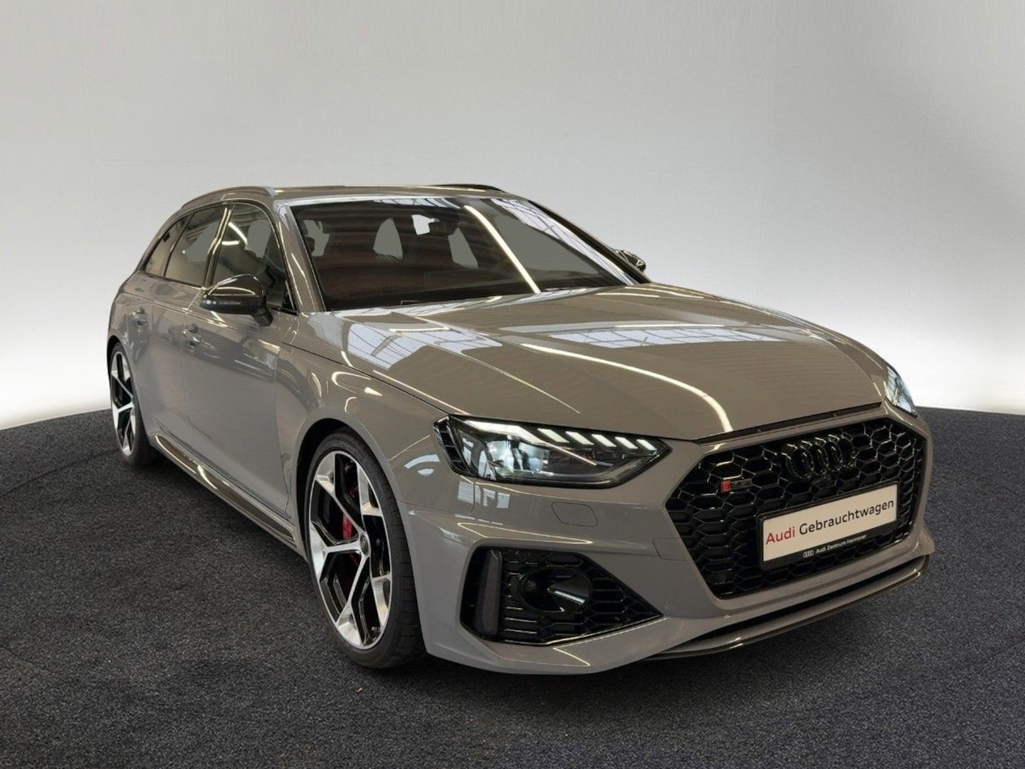 Bild über Audi RS 4 Avant TFSI quattro tiptronic - für weitere Informationen kontaktieren Sie den Audi Partner