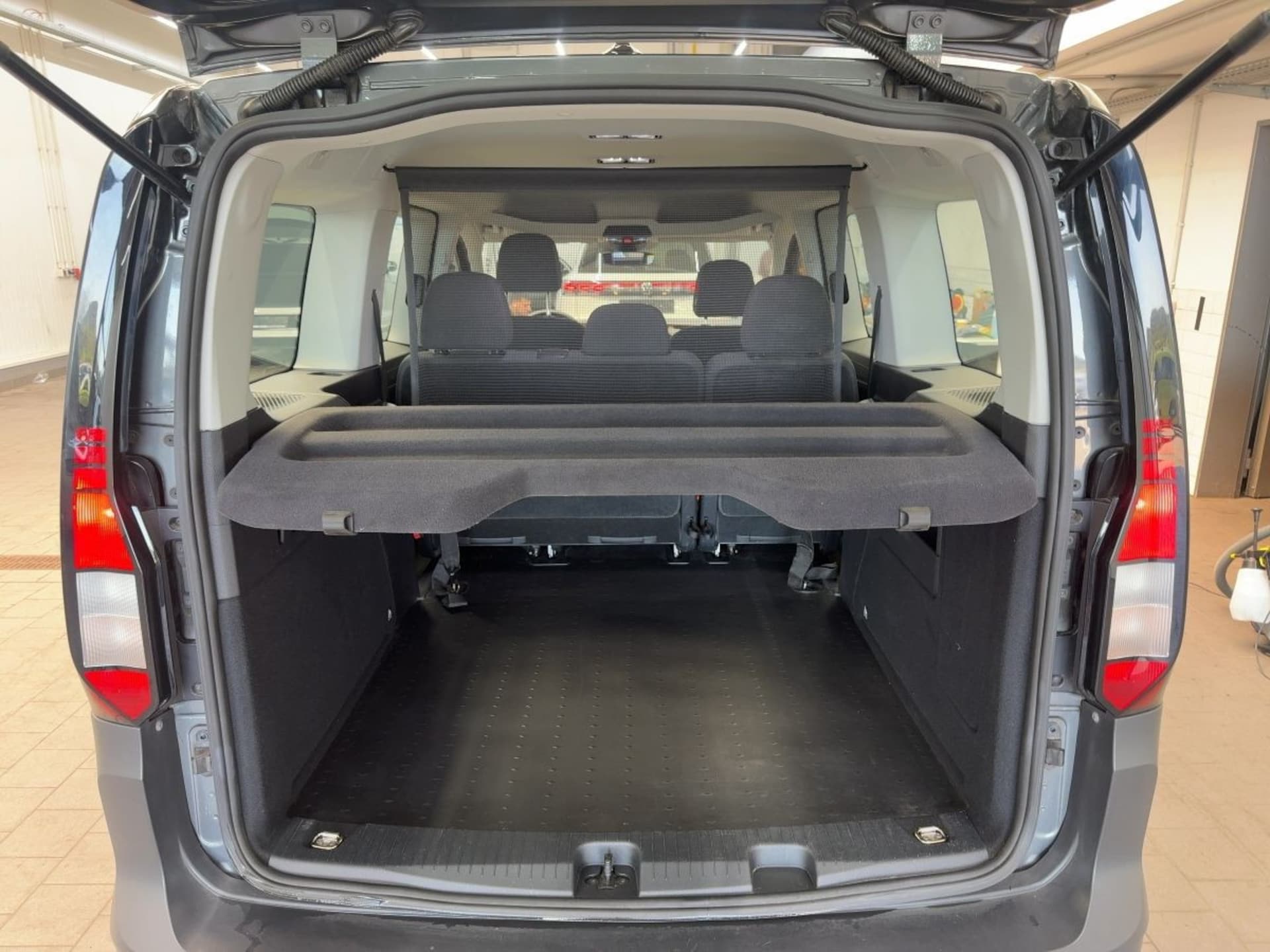 Volkswagen Caddy Maxi Basis-Modell