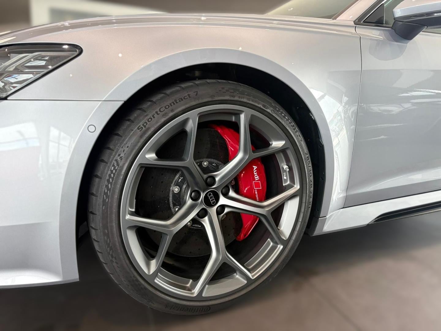 Bild über Audi RS 6 Avant performance quattro tiptronic - für weitere Informationen kontaktieren Sie den Audi Partner