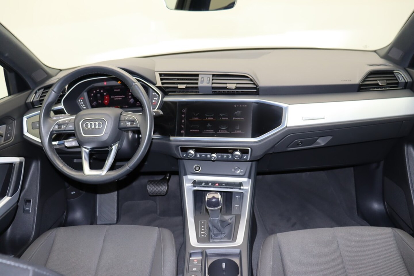 Bild über Audi Q3 advanced 35 TFSI S tronic - für weitere Informationen kontaktieren Sie den Audi Partner
