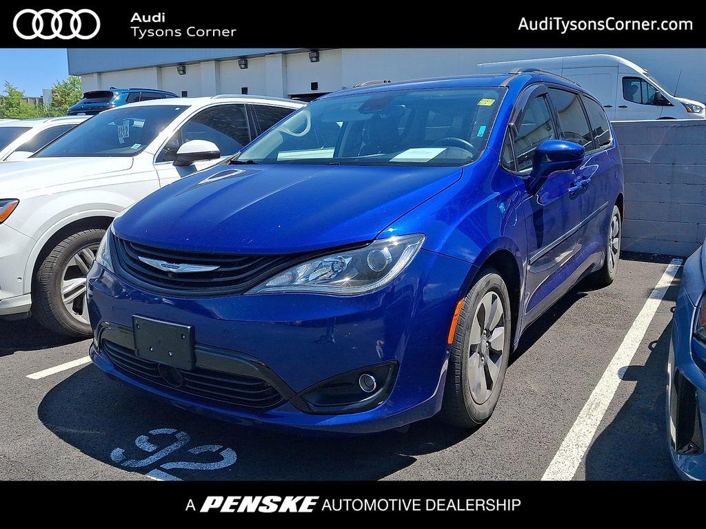 2018 Chrysler Pacifica Hybrid Limited's photo