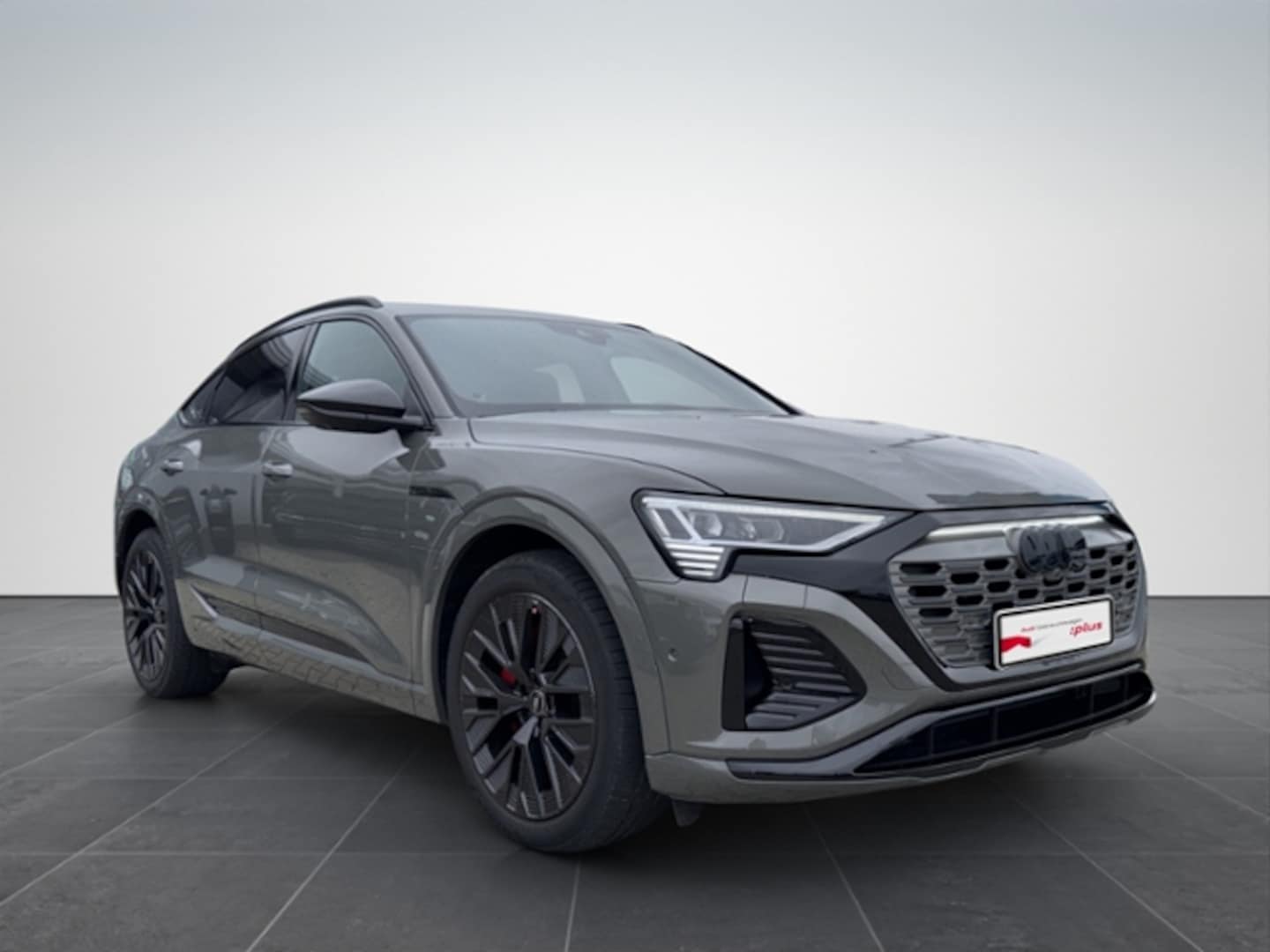 Bild über Audi Q8 Sportback e-tron S line 55 e-tron quattro - für weitere Informationen kontaktieren Sie den Audi Partner