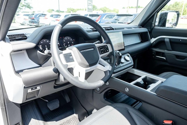 2025 Land Rover Defender S - Photo 14