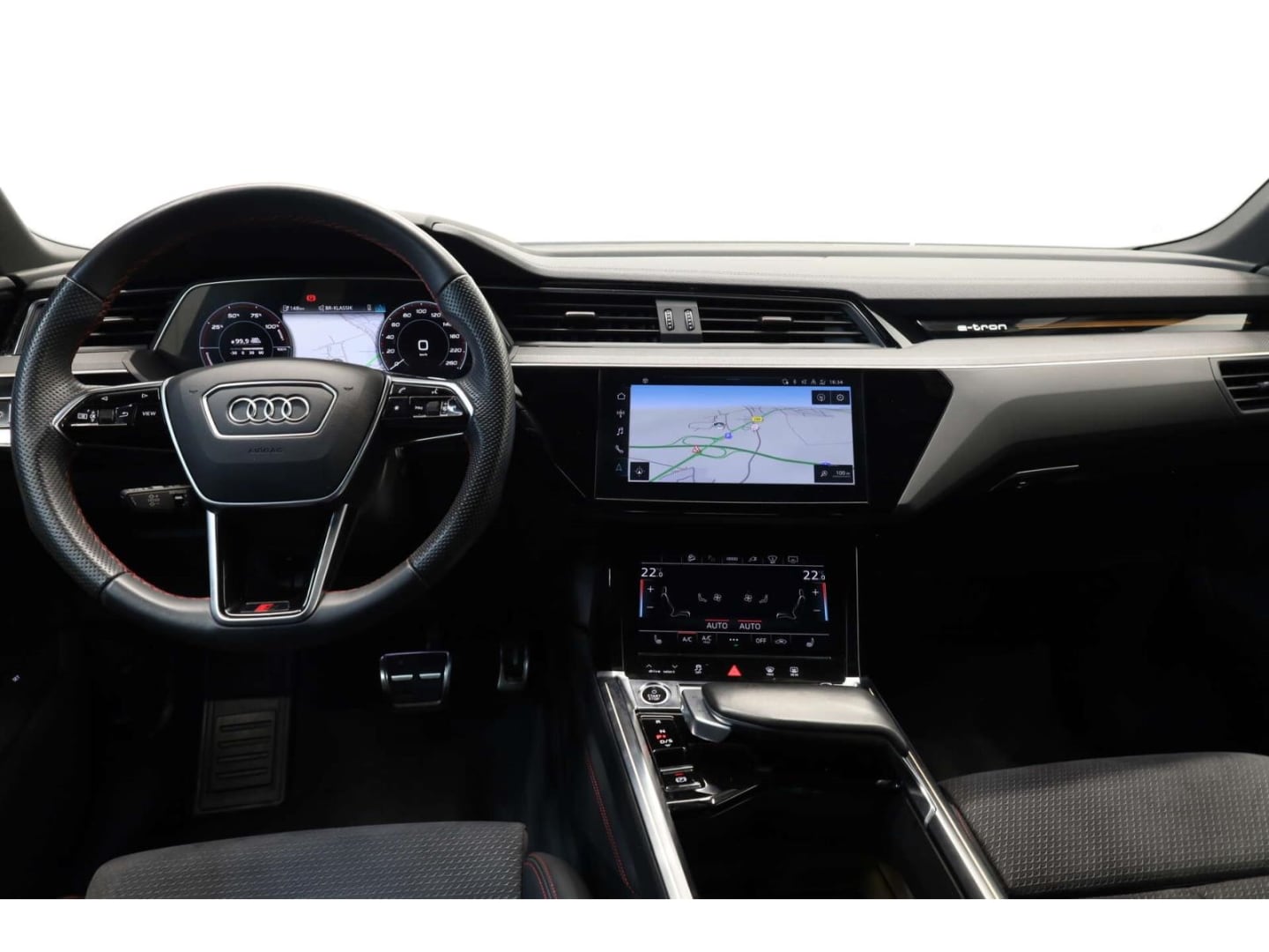 Bild über Audi Q8 Sportback e-tron S line 55 e-tron quattro - für weitere Informationen kontaktieren Sie den Audi Partner