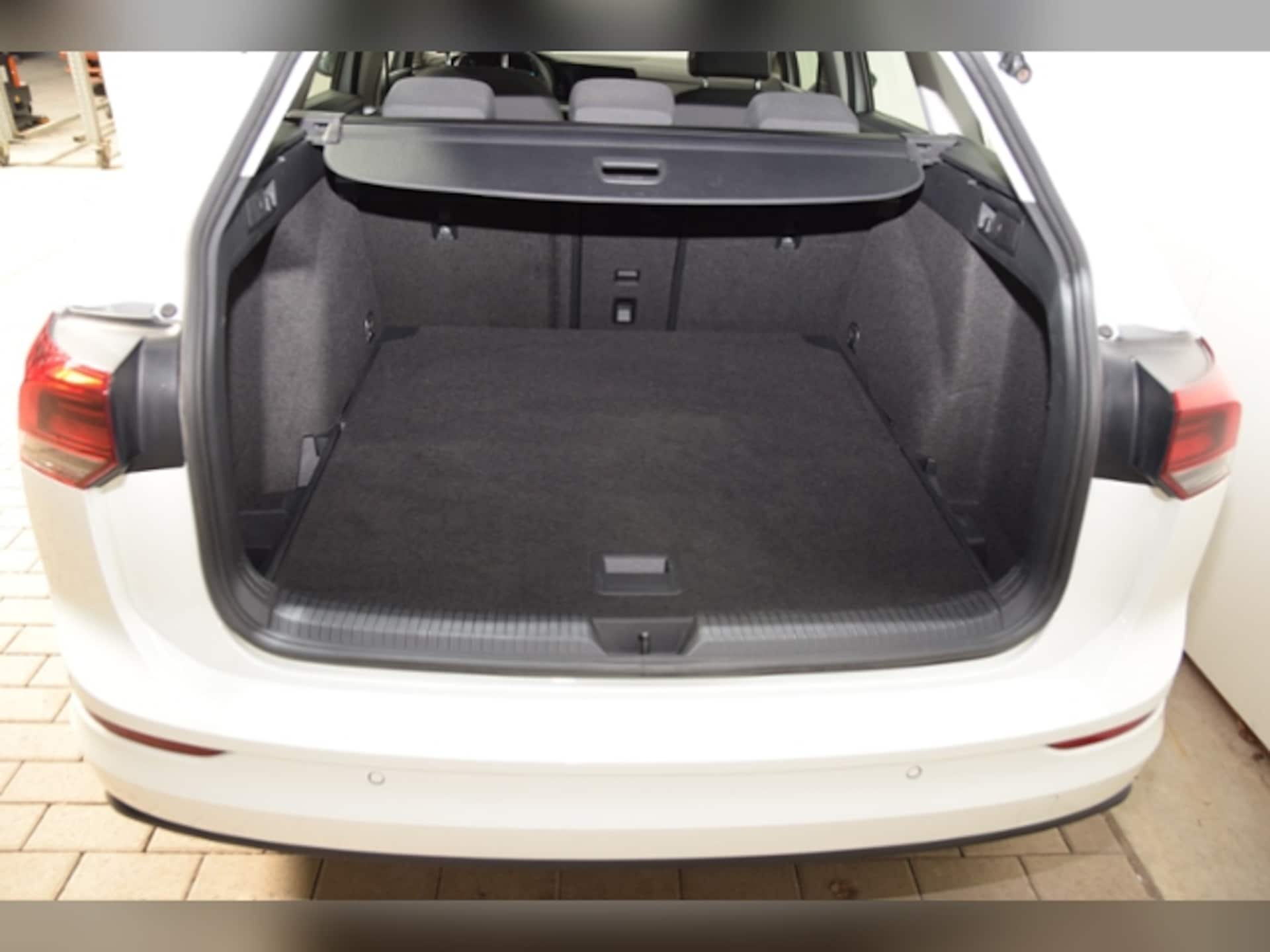 Volkswagen Golf Variant Life