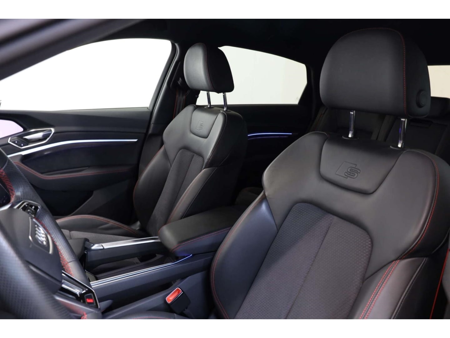 Bild über Audi Q8 Sportback e-tron S line 55 e-tron quattro - für weitere Informationen kontaktieren Sie den Audi Partner