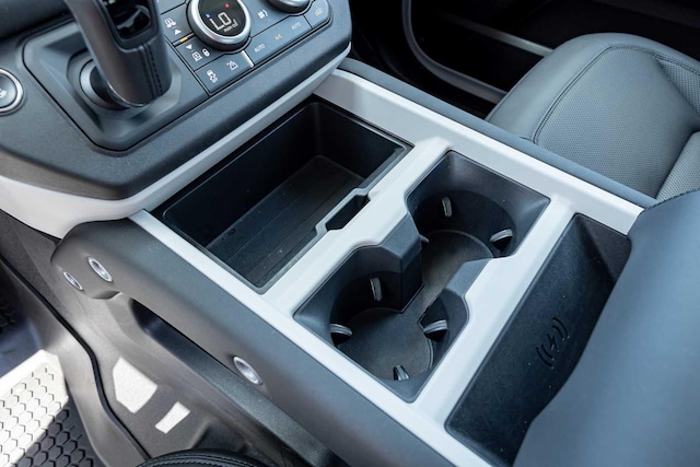 2025 Land Rover Defender S - Photo 24