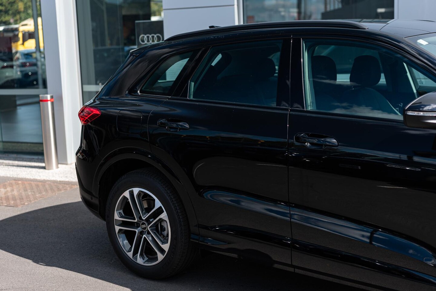 Image about Audi Q5 SUV TFSI S tronic