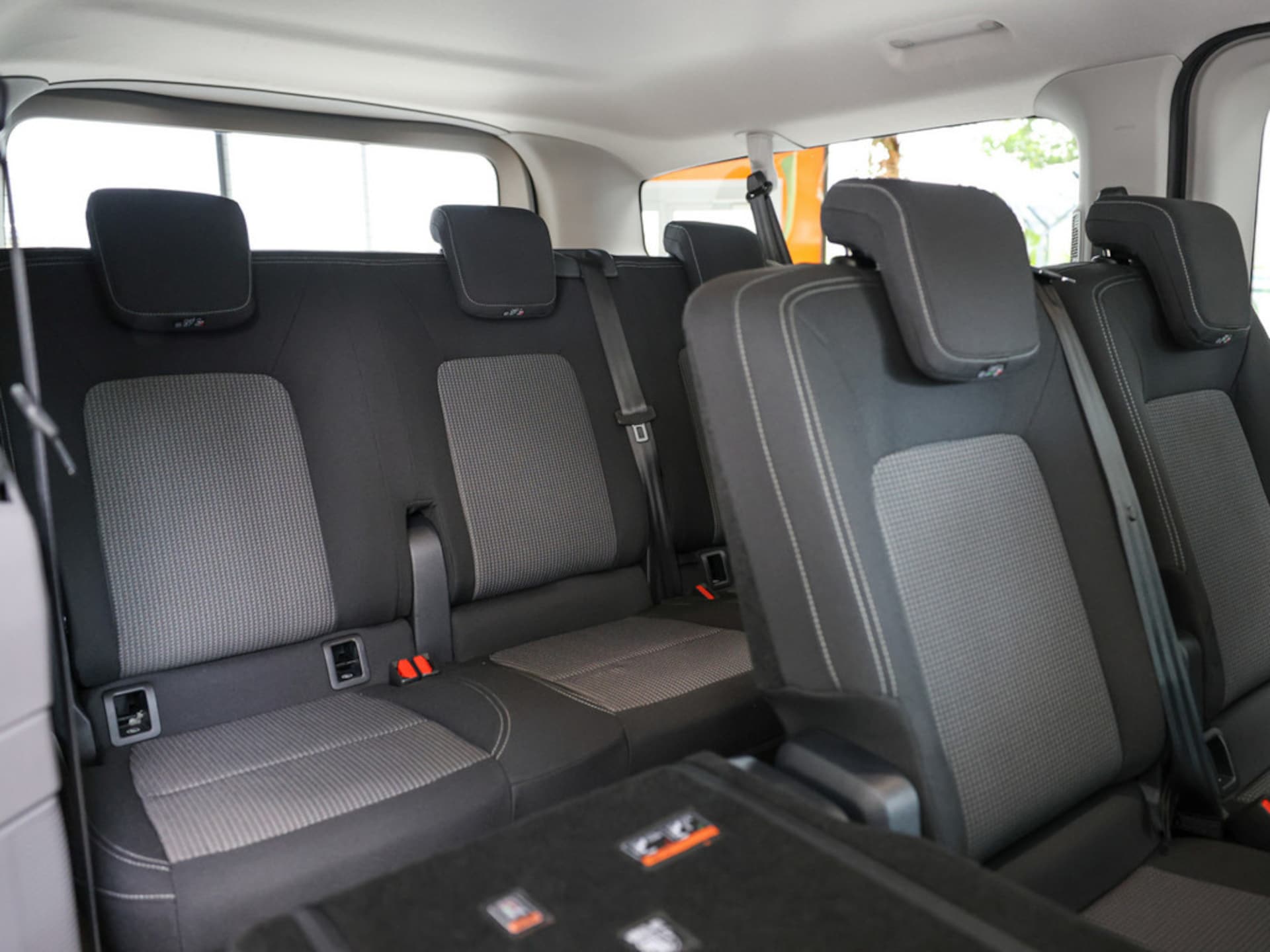 Volkswagen Caravelle langer Radstand Basis-Modell
