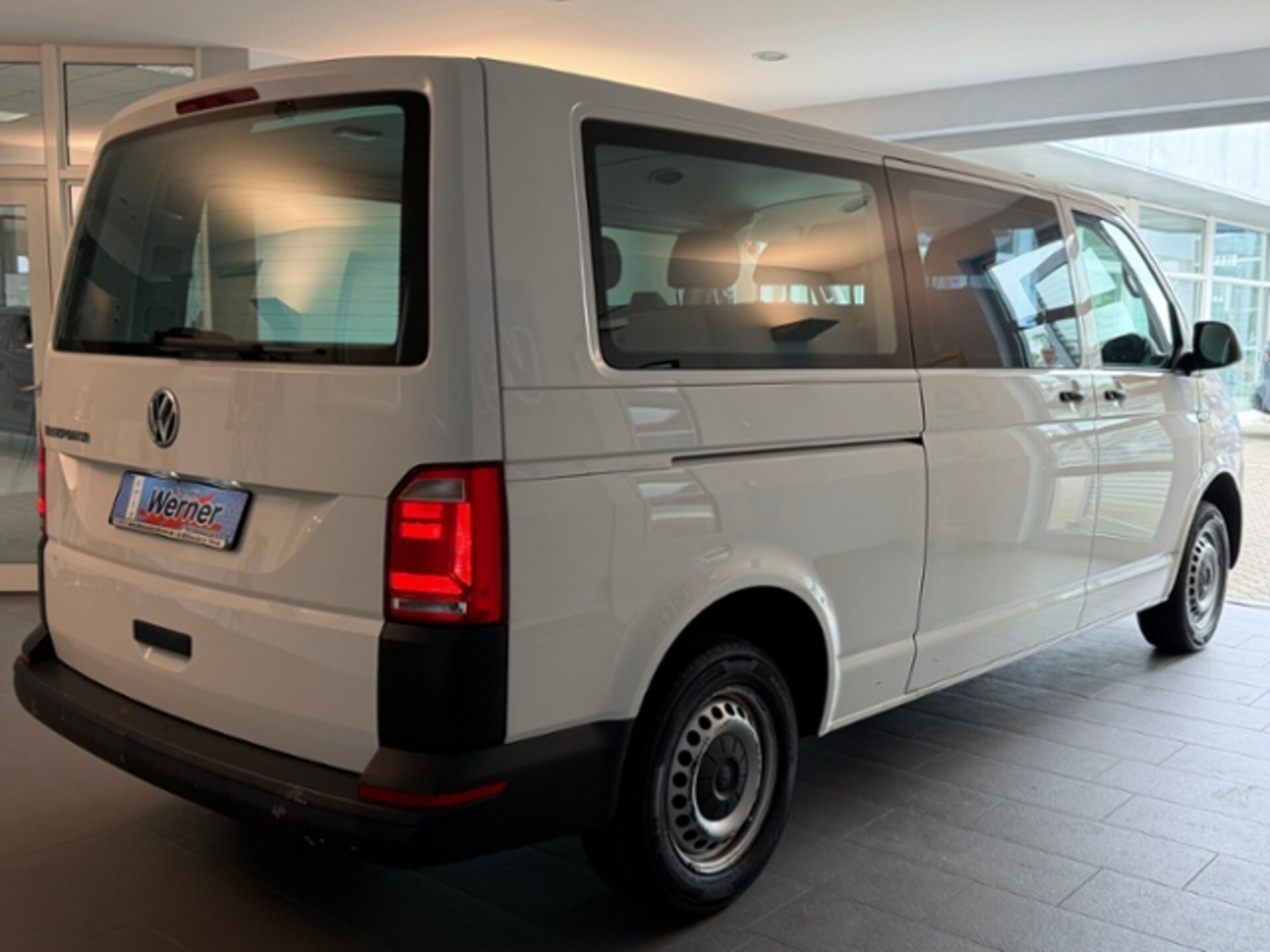Volkswagen T6 Transporter Kombi langer Radstand