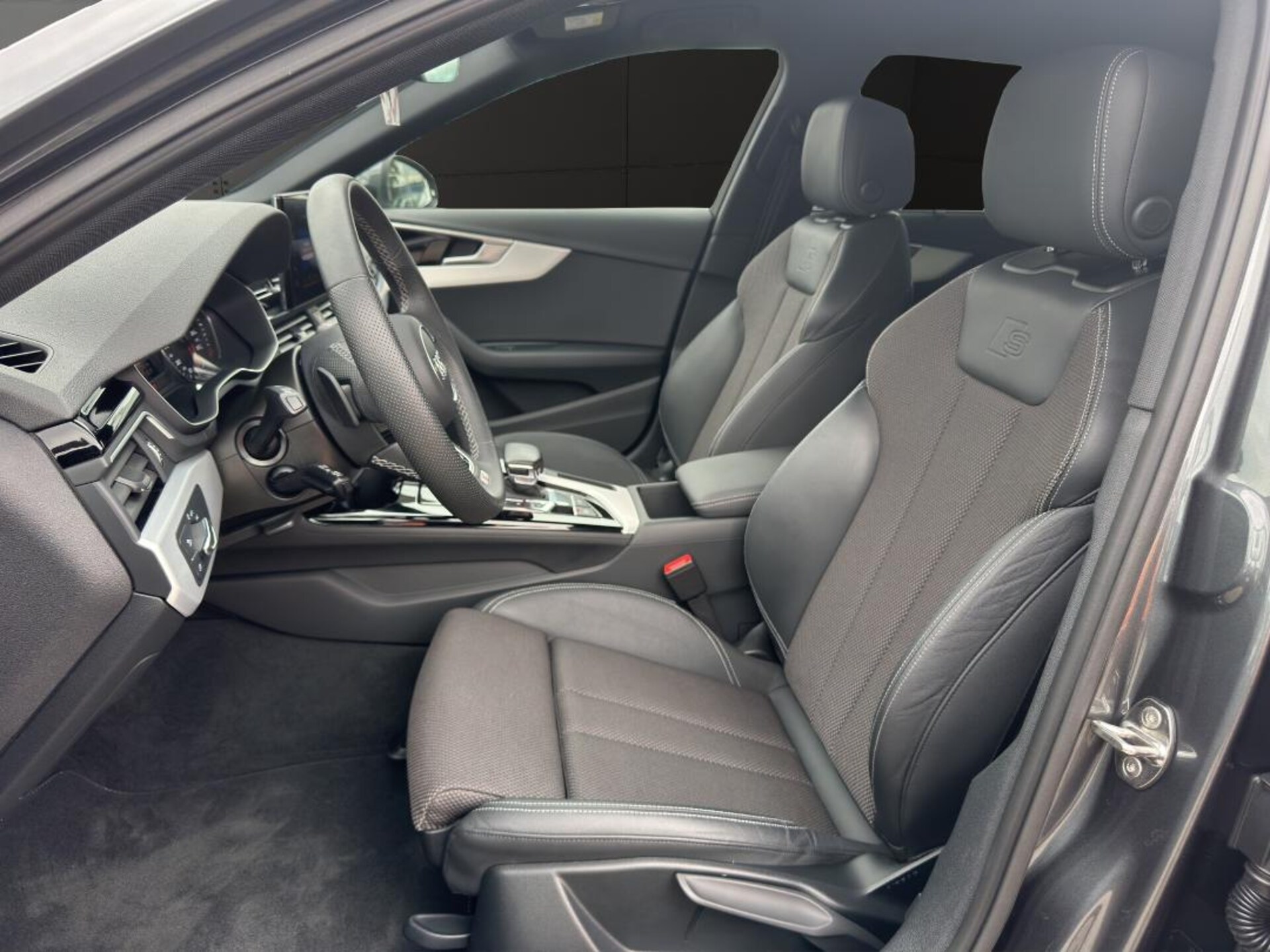 Audi A4 Avant S line