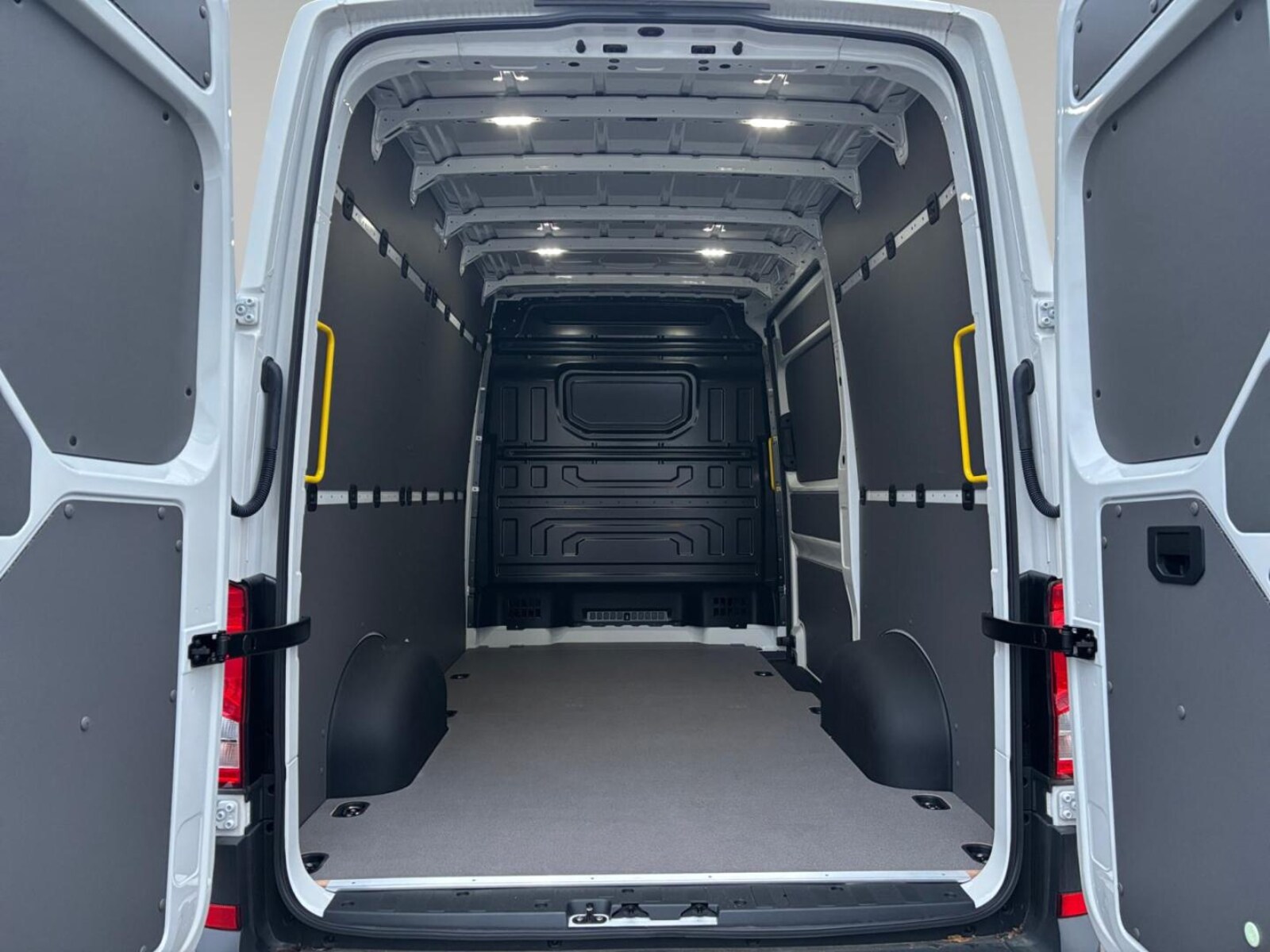 Volkswagen Crafter Kasten mittlerer Radstand – Bild 14