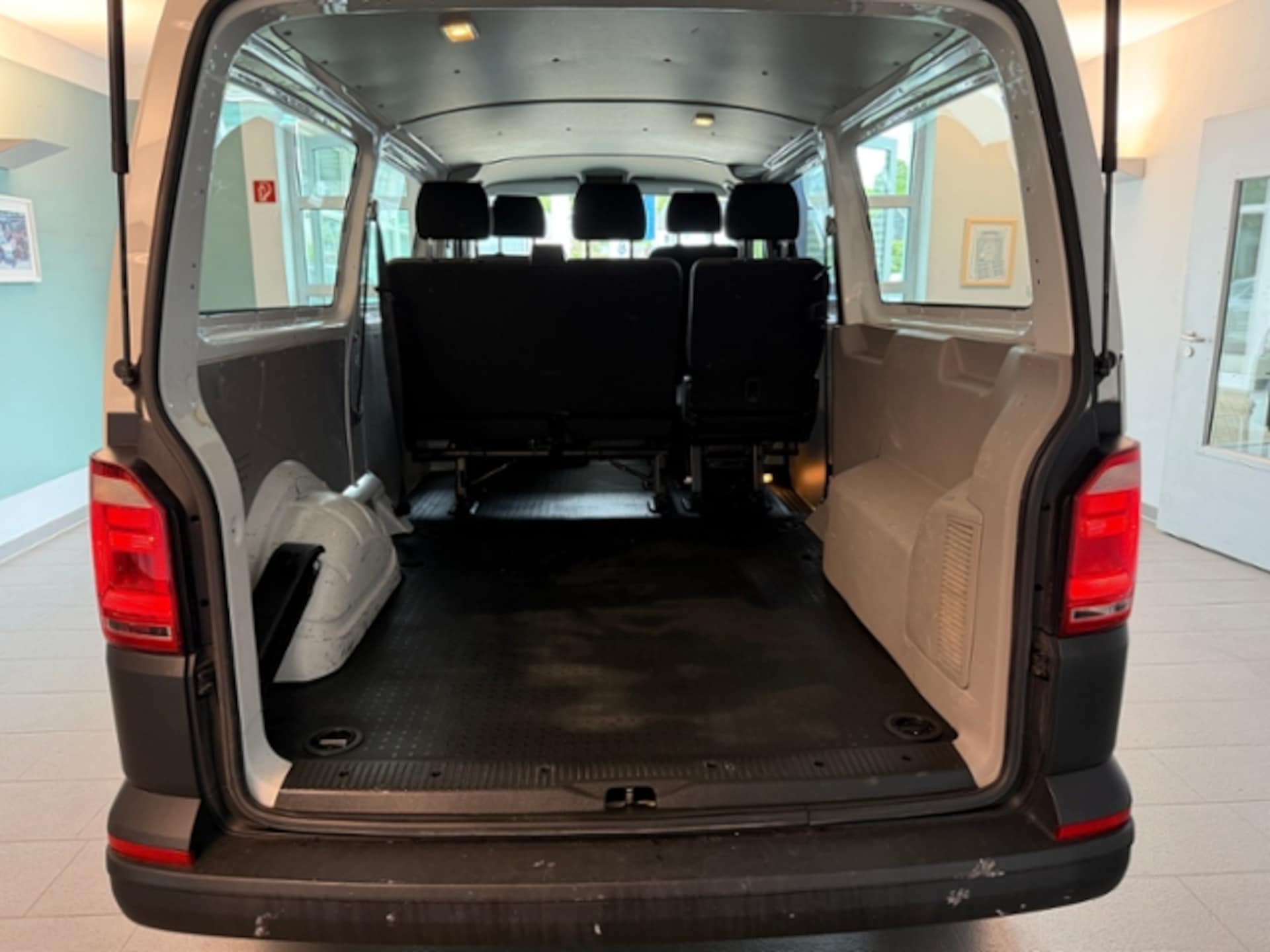 Volkswagen T6 Transporter Kombi langer Radstand