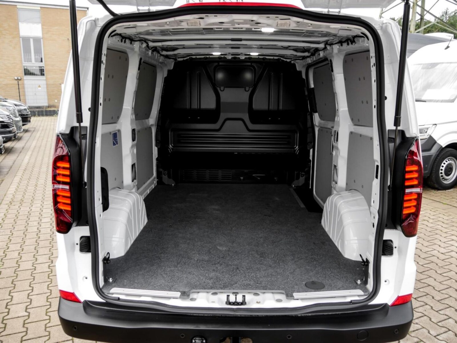 Volkswagen Transporter Kasten kurzer Radstand – Bild 11