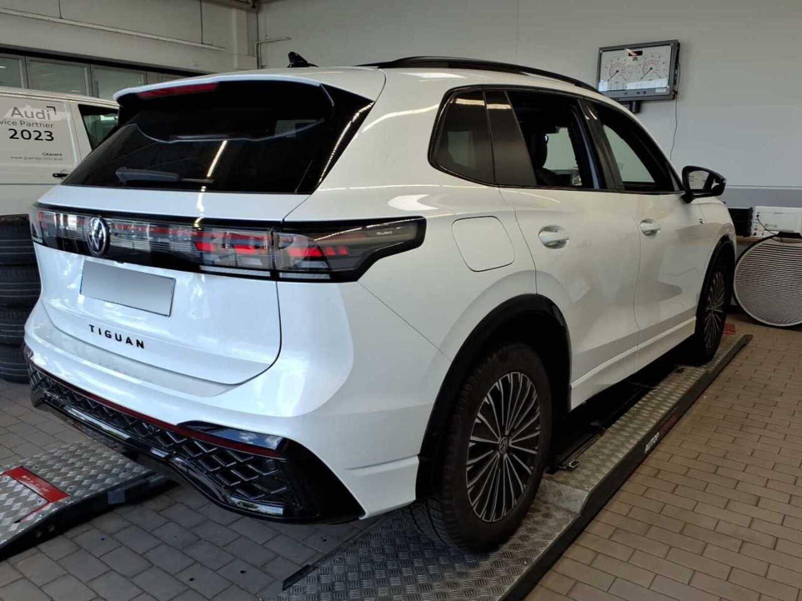 Volkswagen Tiguan – Bild 8