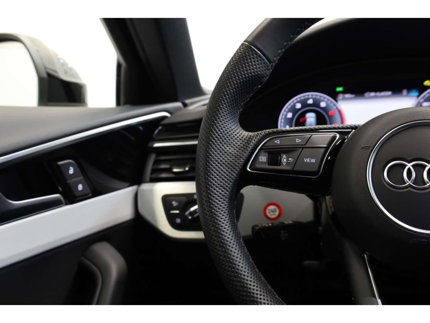 Bild über Audi A4 Avant advanced 40 TFSI S tronic - für weitere Informationen kontaktieren Sie den Audi Partner