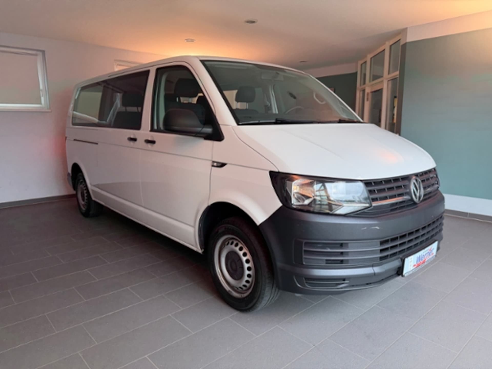 Volkswagen T6 Transporter Kombi langer Radstand