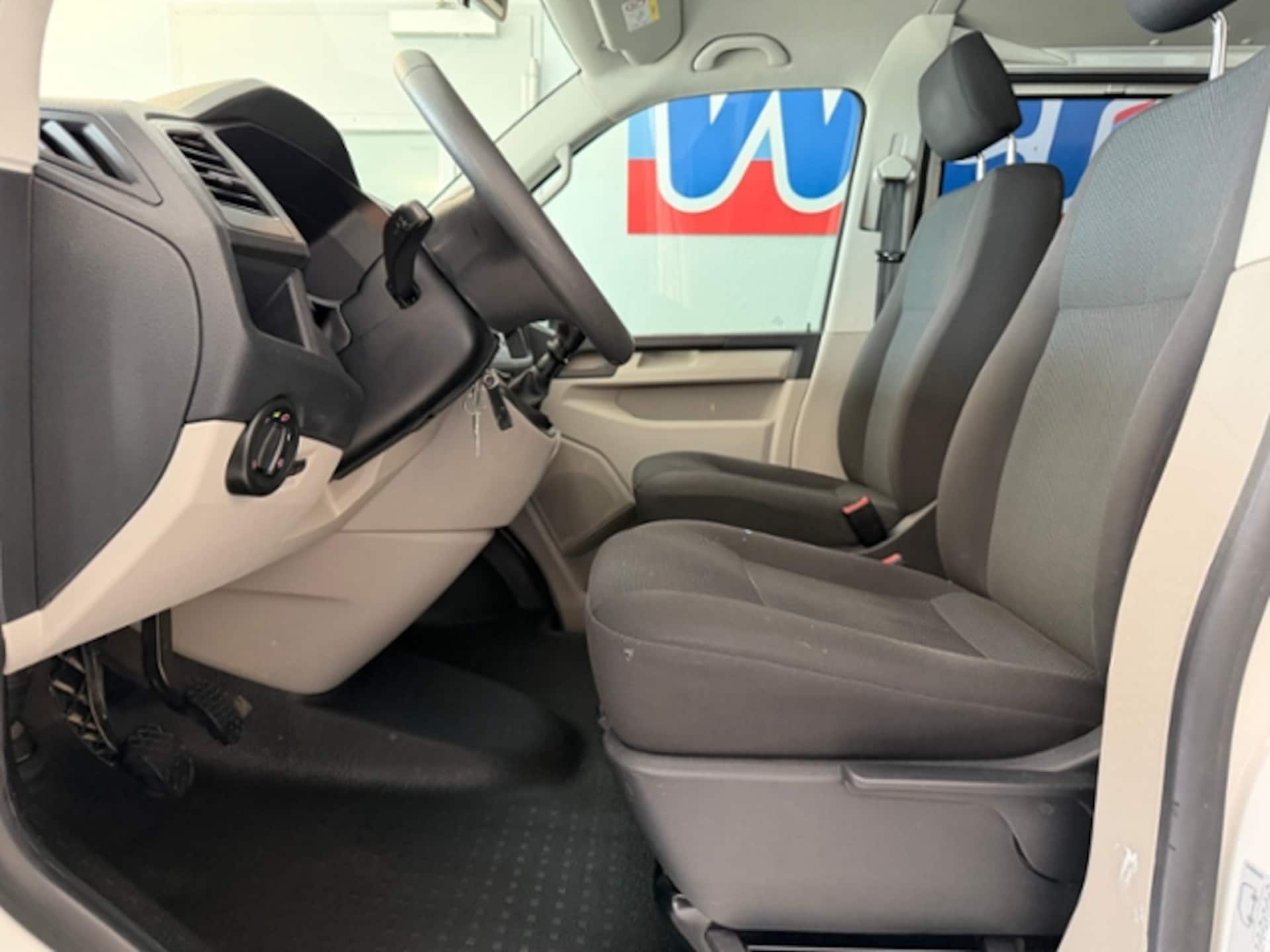 Volkswagen T6 Transporter Kombi langer Radstand