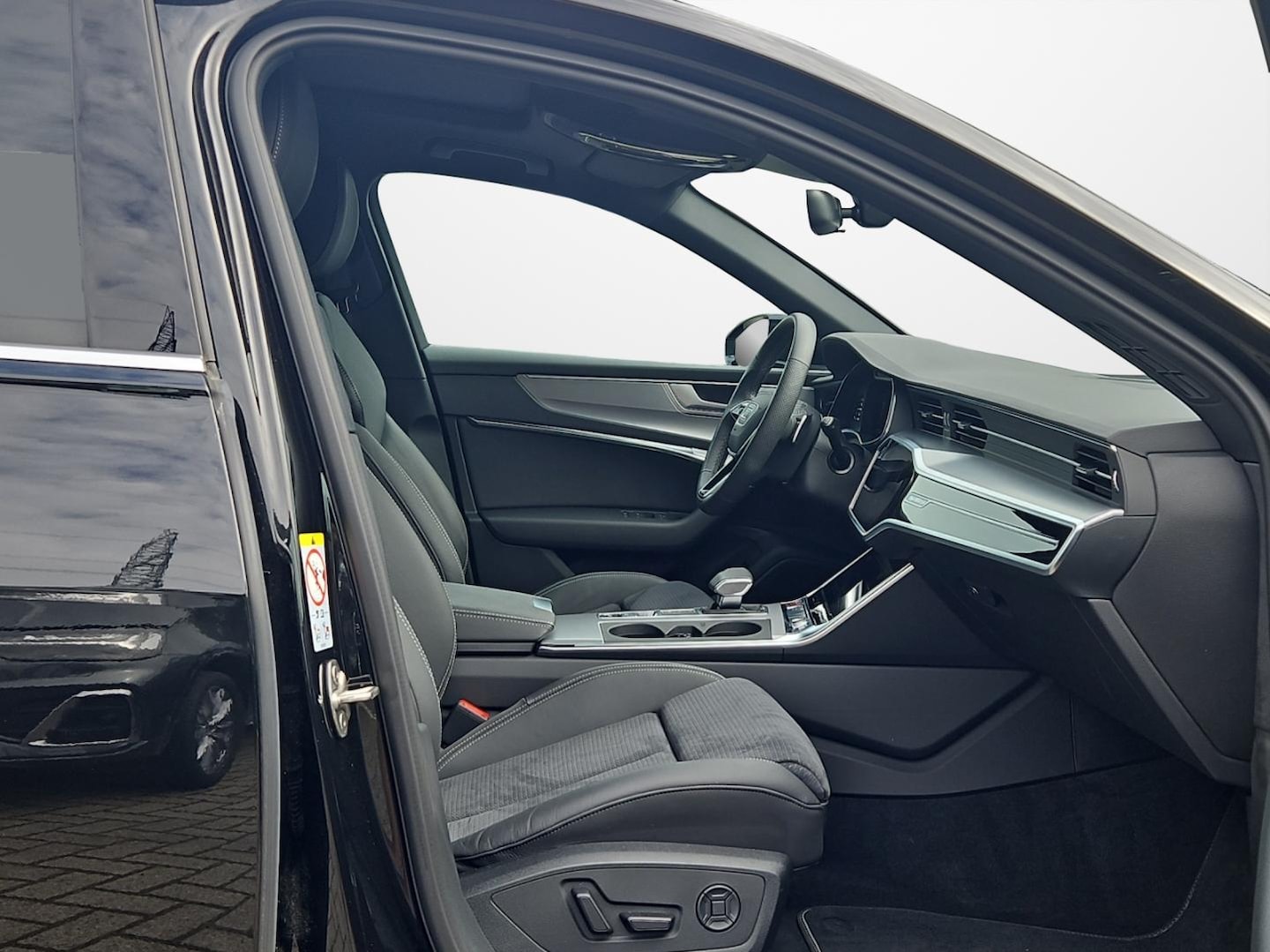 Bild über Audi S6 Avant TDI quattro tiptronic - für weitere Informationen kontaktieren Sie den Audi Partner