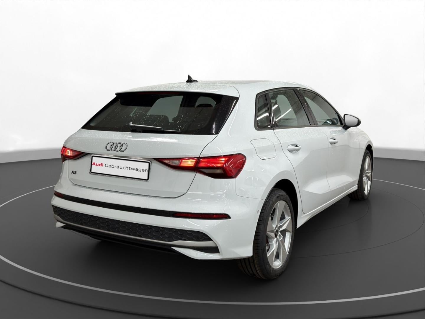 Bild über Audi A3 Sportback advanced 30 TDI Schaltgetriebe - für weitere Informationen kontaktieren Sie den Audi Partner