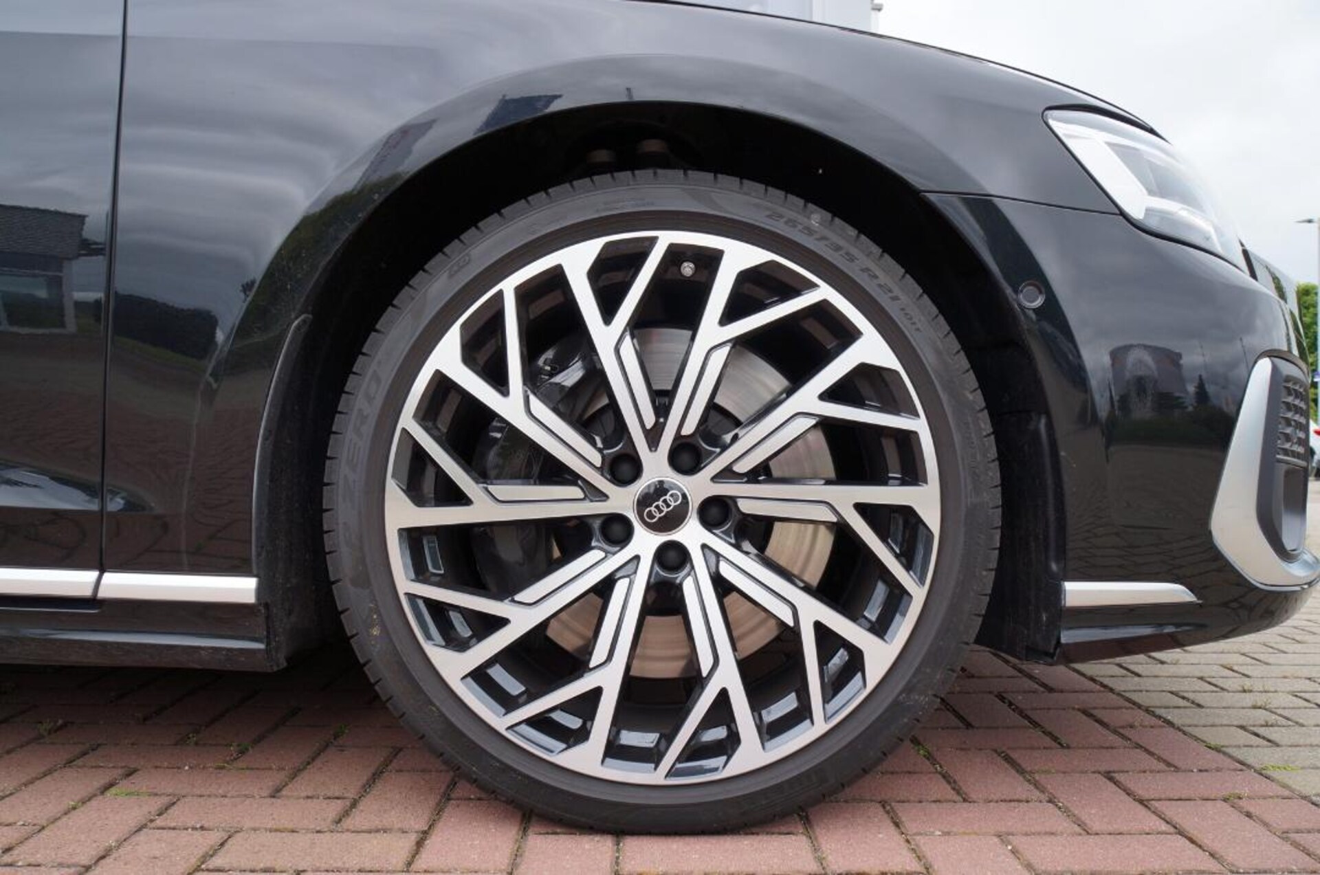 Audi A8 L TFSI e