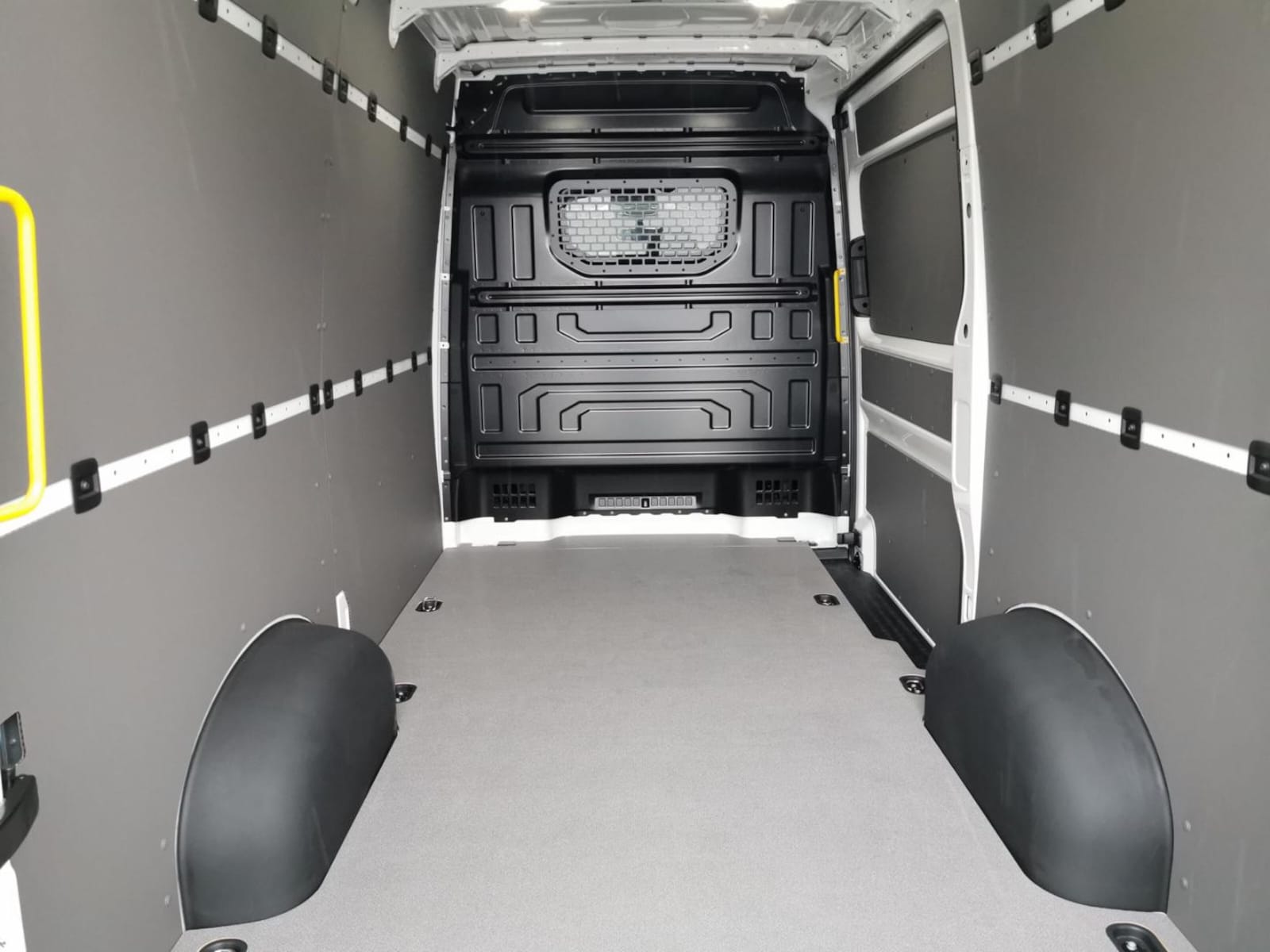 Volkswagen Crafter Kasten mittlerer Radstand – Bild 14