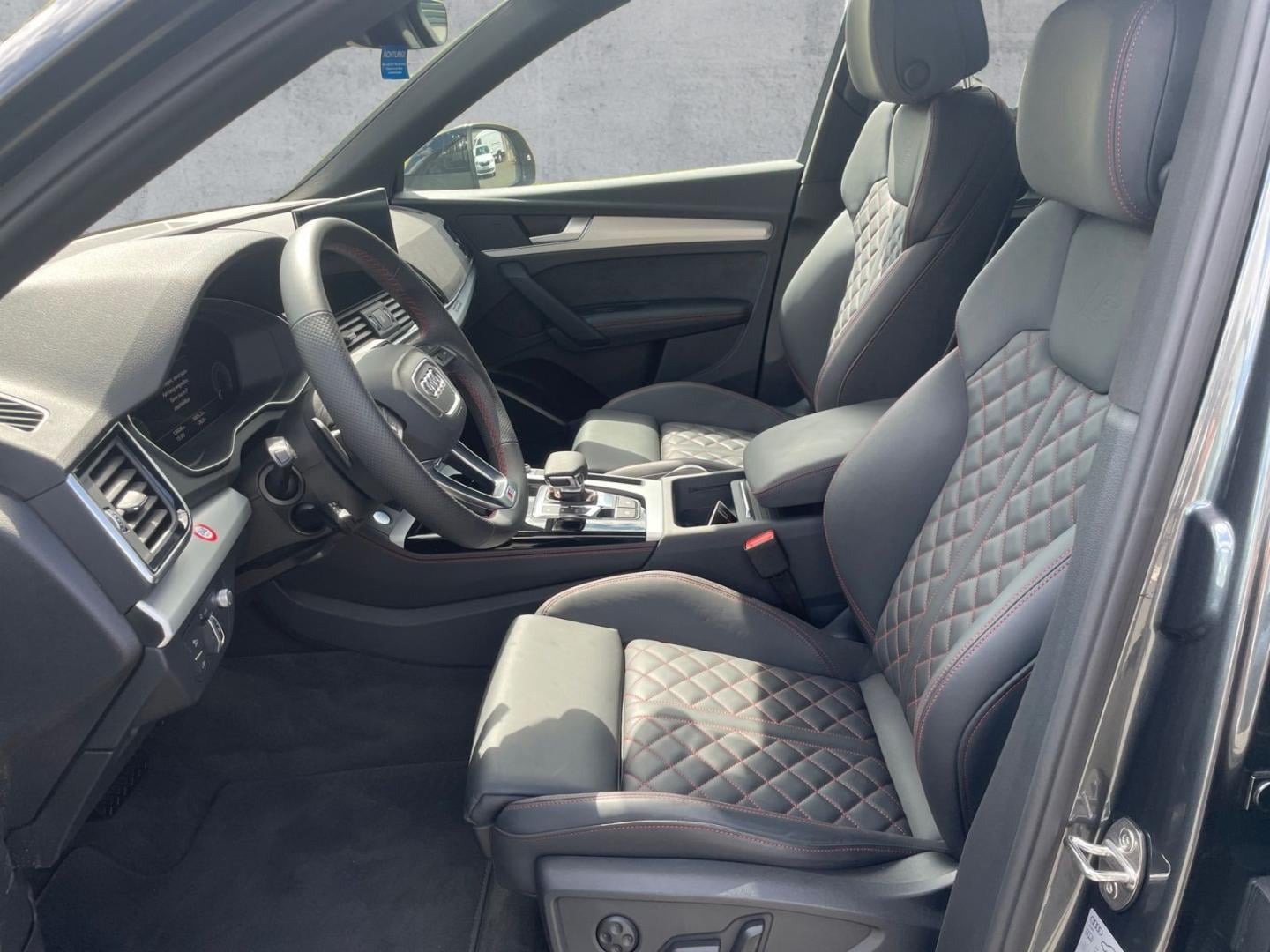Bild über Audi Q5 Sportback TFSI e S line business 55 TFSI e quattro S tronic - für weitere Informationen kontaktieren Sie den Audi Partner