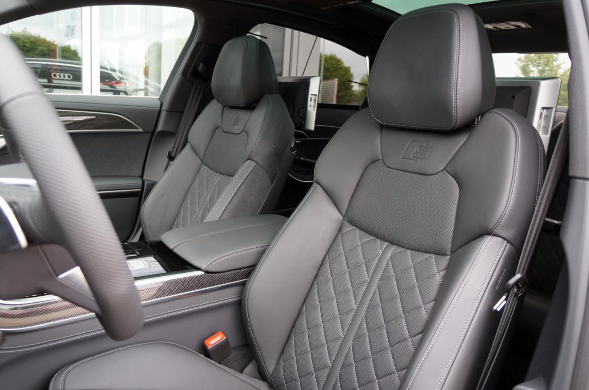 Audi A8 L TFSI e