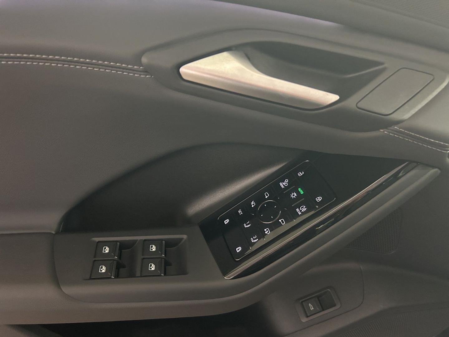 Image about Audi Q6 SUV e-tron e-tron quattro