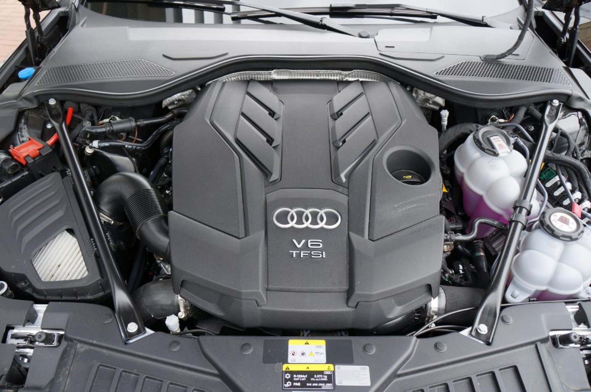 Audi A8 L TFSI e