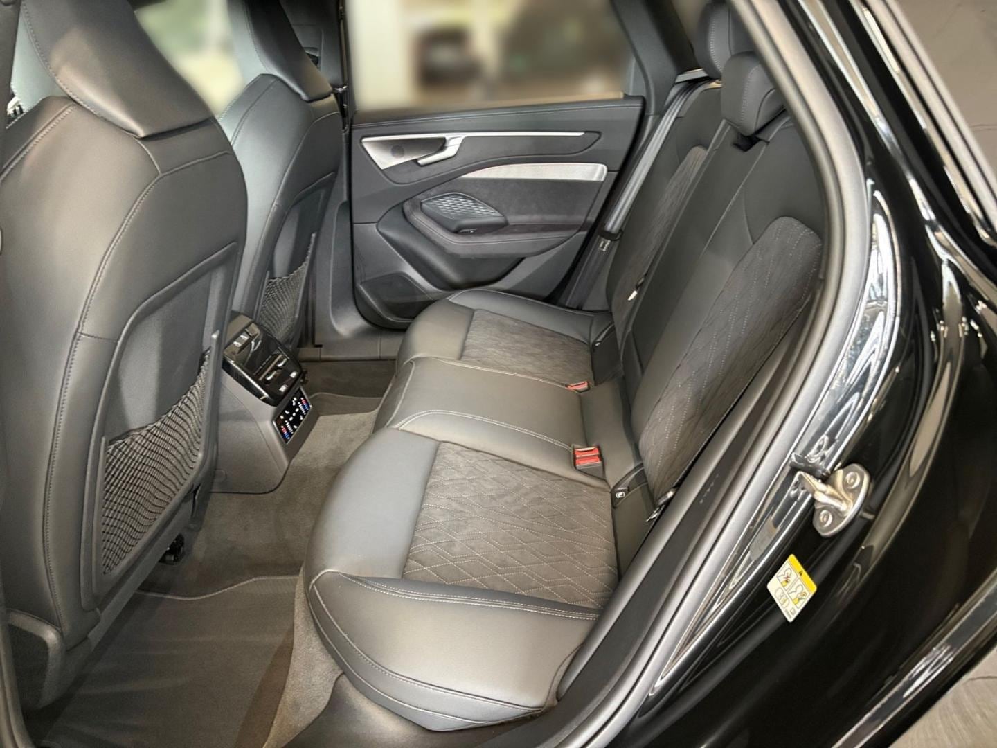 Bild über Audi A6 Avant e-hybrid edition one e-hybrid quattro 220 kW S tronic - für weitere Informationen kontaktieren Sie den Audi Partner