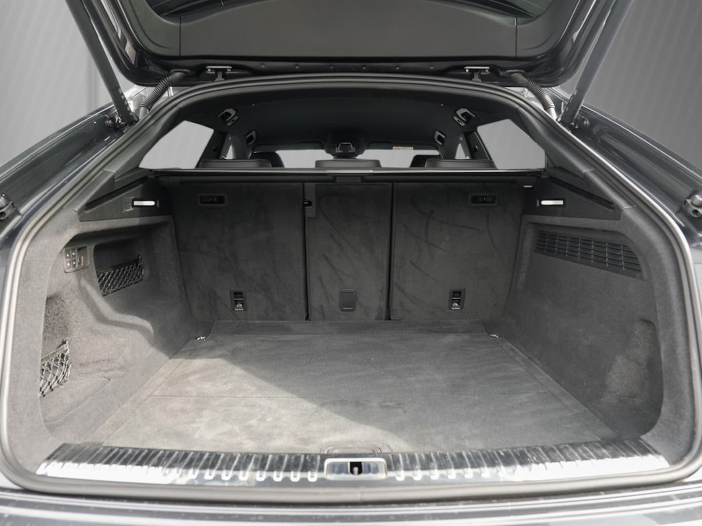 Bild über Audi Q8 SUV 50 TDI quattro tiptronic - für weitere Informationen kontaktieren Sie den Audi Partner