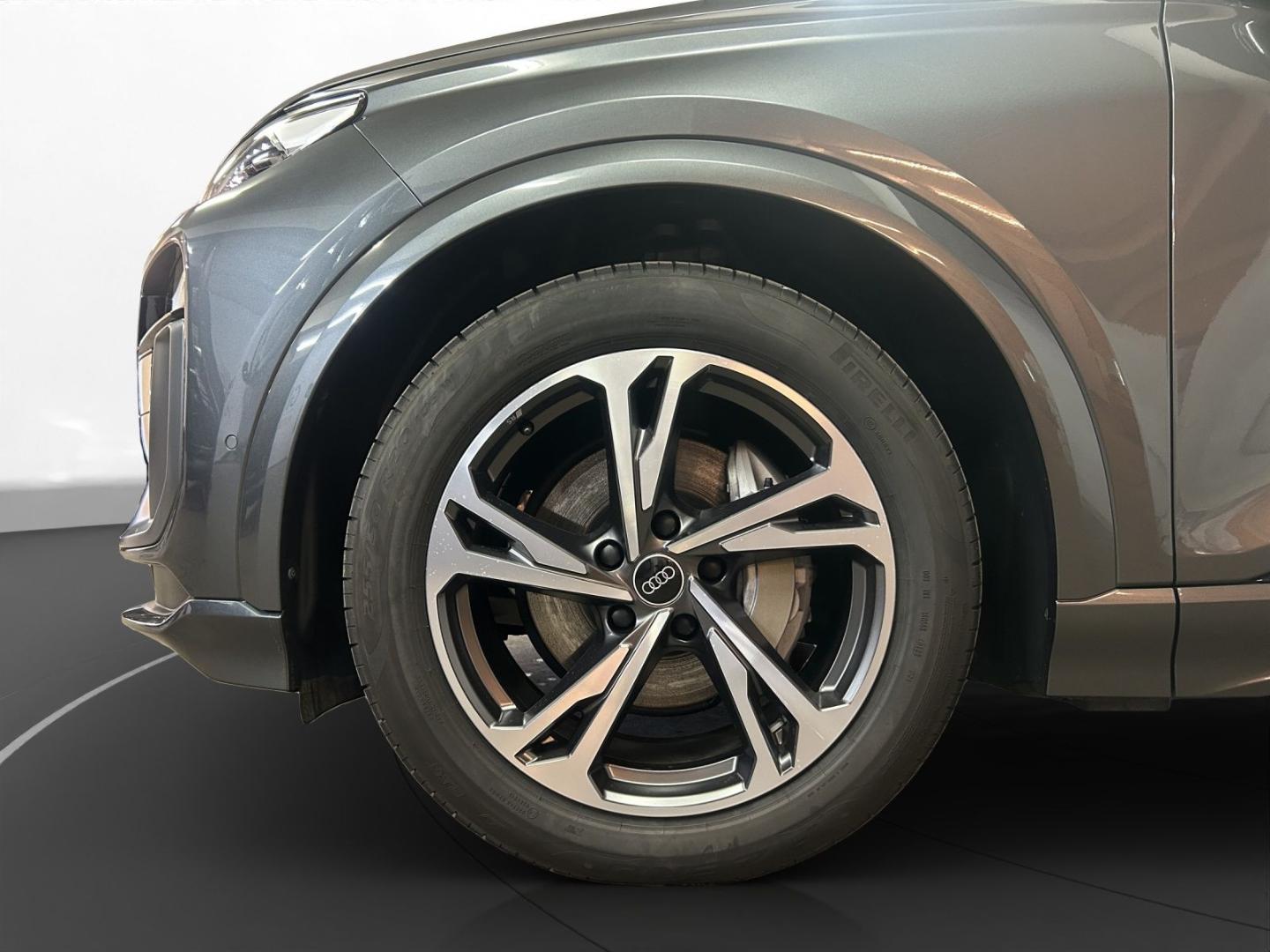 Image about Audi Q6 SUV e-tron e-tron quattro