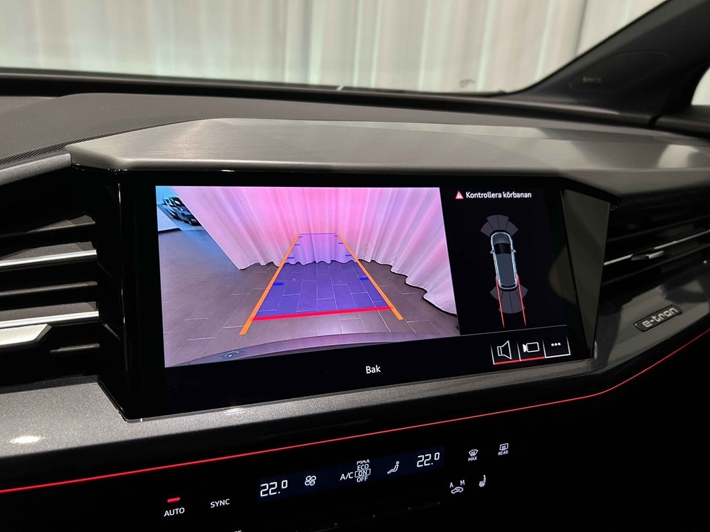 Bild som visar Audi Q4 e-tron Q4 45 e-tron quattro S line 210,00 kW - för mer information kontakta din Audi Partner