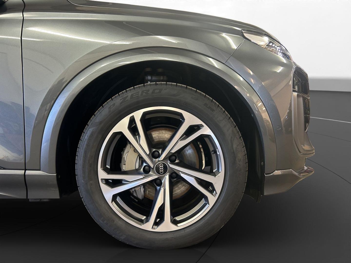 Image about Audi Q6 SUV e-tron e-tron quattro