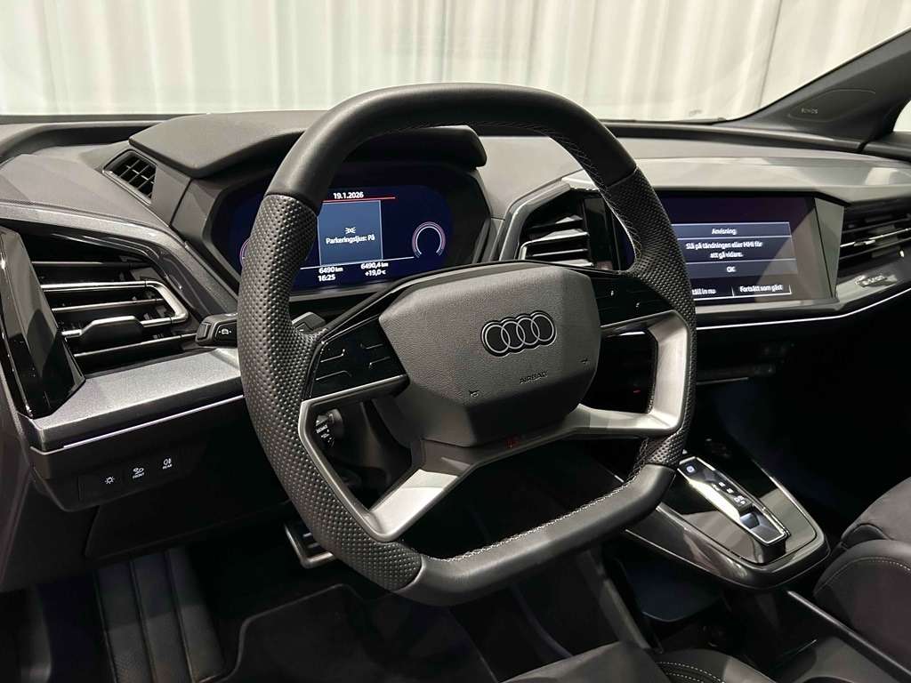 Bild som visar Audi Q4 e-tron Q4 45 e-tron quattro S line 210,00 kW - för mer information kontakta din Audi Partner