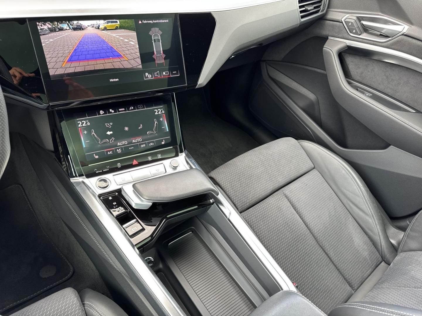 Bild über Audi Q8 e-tron S line 50 e-tron quattro 250 kW - für weitere Informationen kontaktieren Sie den Audi Partner