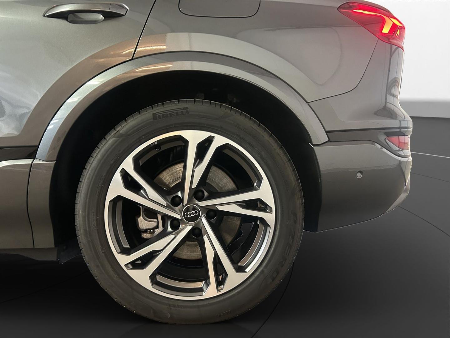 Image about Audi Q6 SUV e-tron e-tron quattro