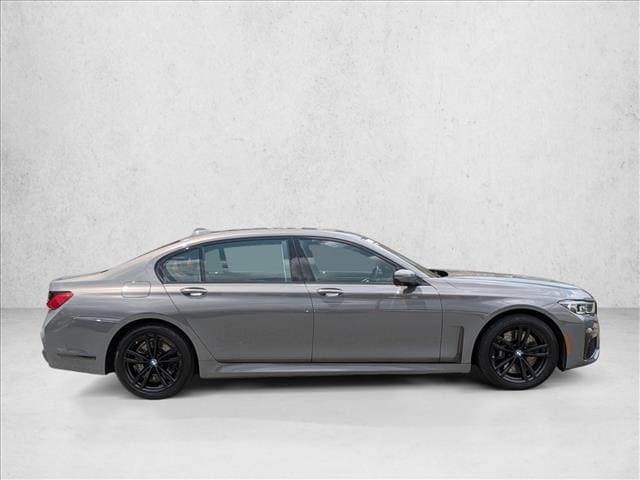 2022 BMW 740