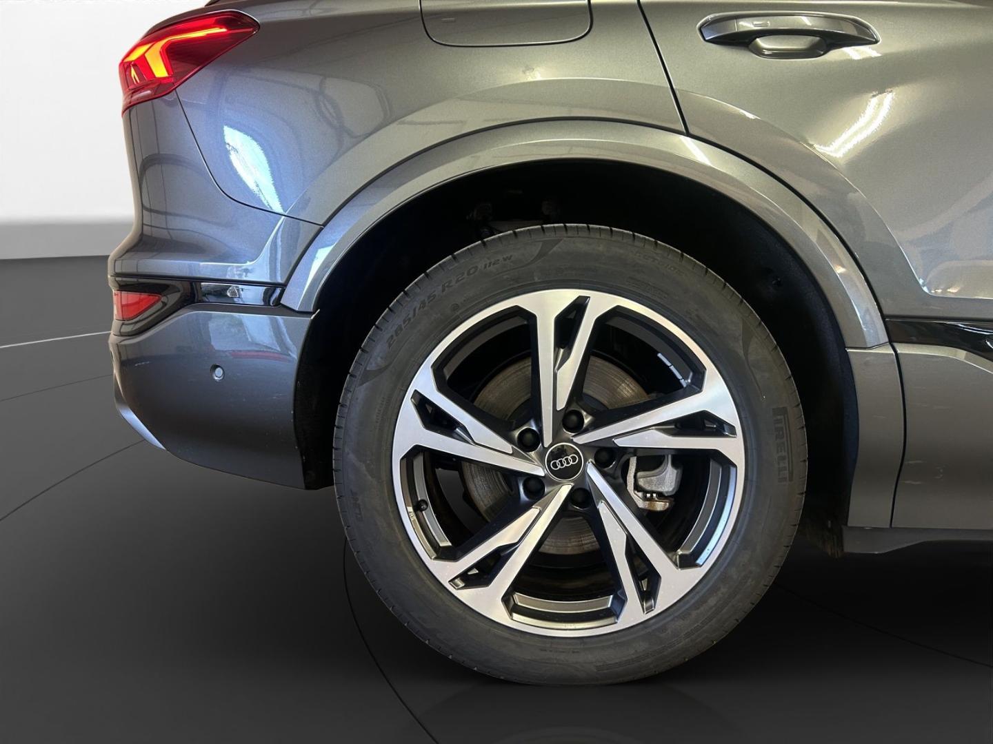 Image about Audi Q6 SUV e-tron e-tron quattro