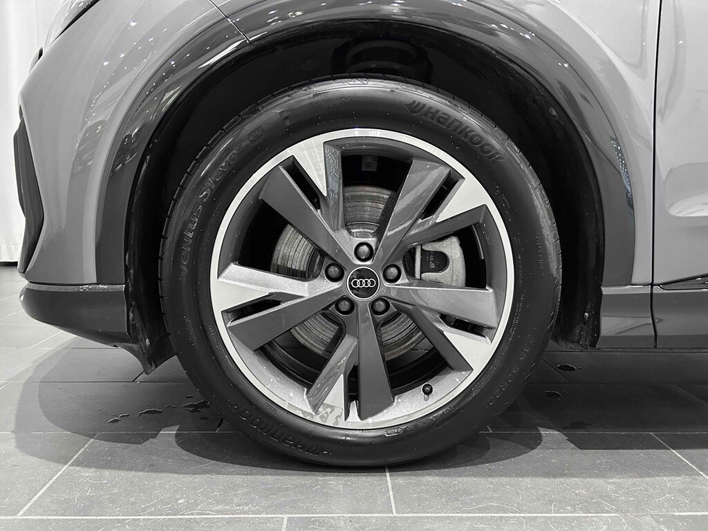 Bild som visar&nbsp;Audi Q4 e-tron&nbsp;Q4 45 e-tron quattro S line 210,00 kW - för mer information kontakta din Audi Partner