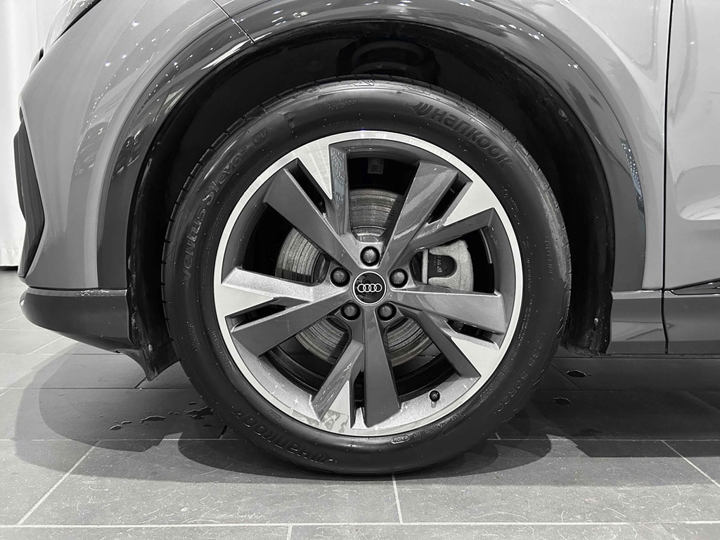Bild som visar Audi Q4 e-tron Q4 45 e-tron quattro S line 210,00 kW - för mer information kontakta din Audi Partner