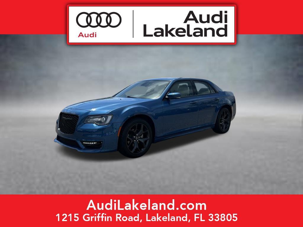 2023 Chrysler 300 Touring L RWD's photo