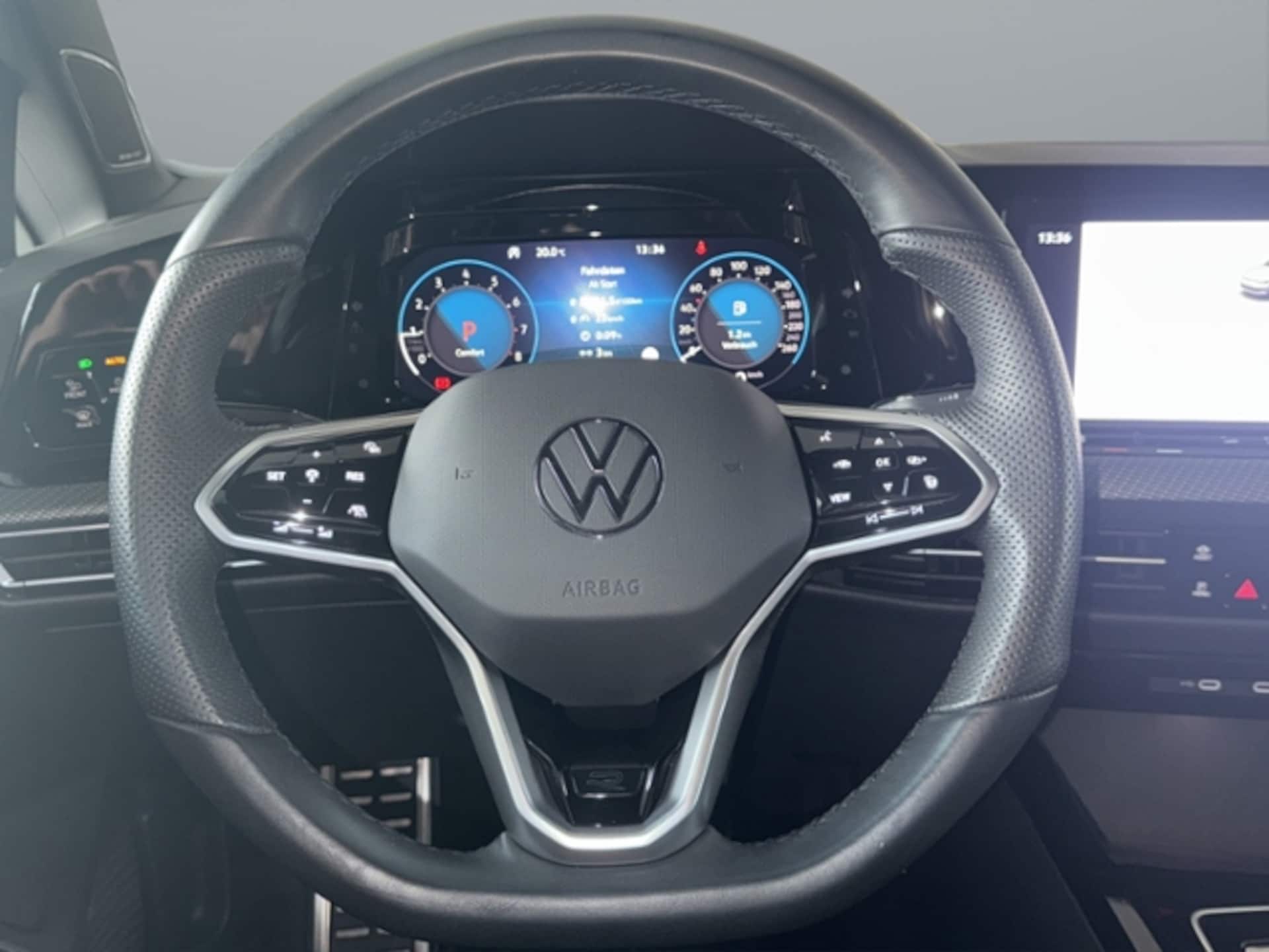 Volkswagen Golf R-Line