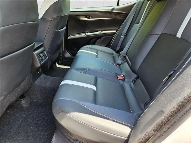 2025 Toyota Camry SE - Photo 15