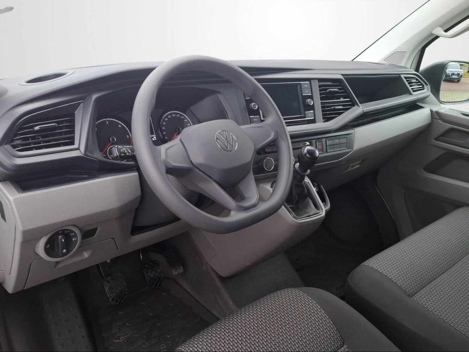 Volkswagen T6.1 Transporter Kombi kurzer Radstand – Bild 9