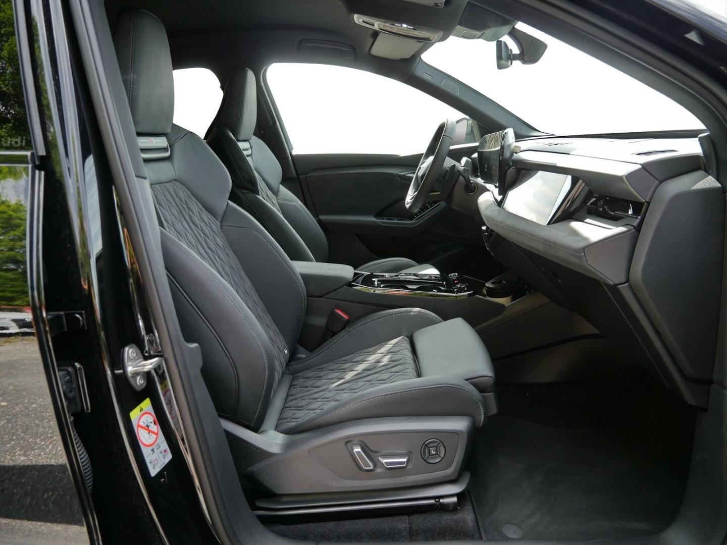 Bild über Audi Q6 Sportback e-tron S line business e-tron quattro 315 kW - für weitere Informationen kontaktieren Sie den Audi Partner