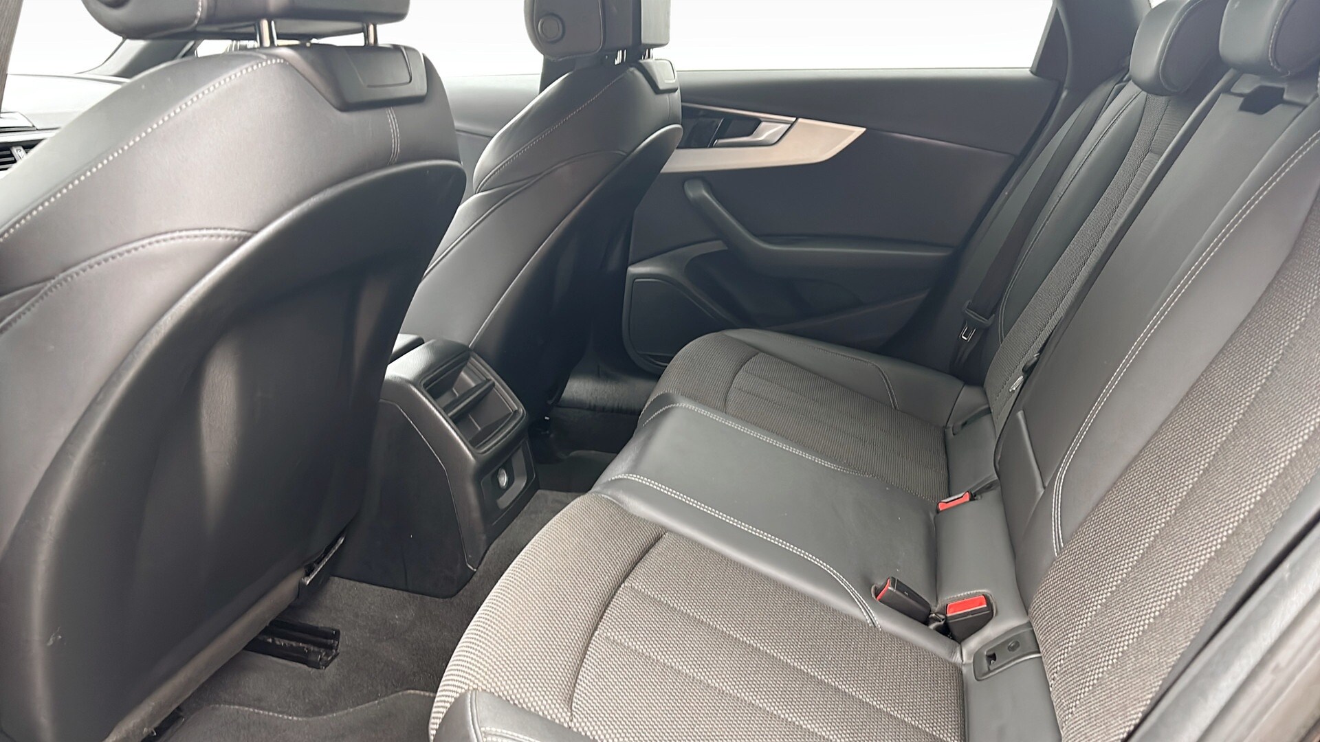 Image about Audi A4 Avant A4 Avant 40 TDI quattro S line 204 hk S tronic